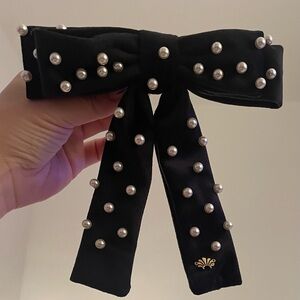 Lele Sadoughi JET PEARL EMBELLISHED ANTOINETTE BOW BARRETTE